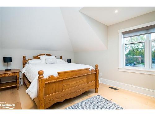 94 Nelson Street W, Meaford, ON - Indoor Photo Showing Bedroom