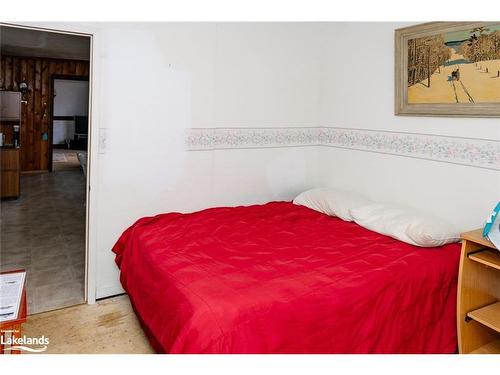 1020 Vinegar Hill Lane, Highlands East, ON - Indoor Photo Showing Bedroom