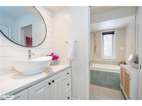 1450 Margaret Crescent, Penetanguishene, ON - Indoor Photo Showing Bathroom