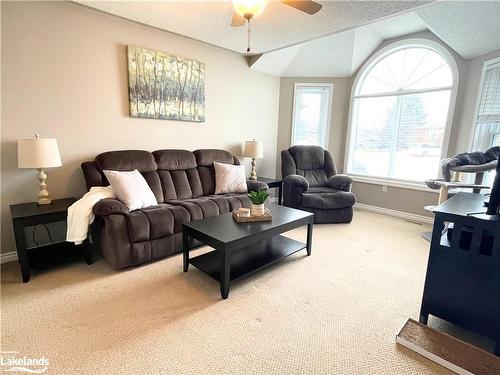 82 Johnson Street, Orillia, ON - Indoor Photo Showing Living Room