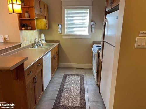 126-125 Fairway Court, The Blue Mountains, ON - Indoor Photo Showing Kitchen With Double Sink