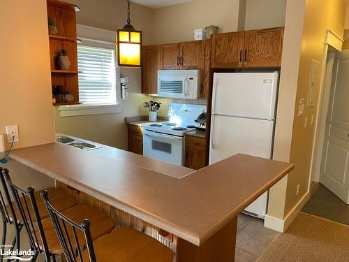 126-125 Fairway Court, The Blue Mountains, ON - Indoor Photo Showing Kitchen