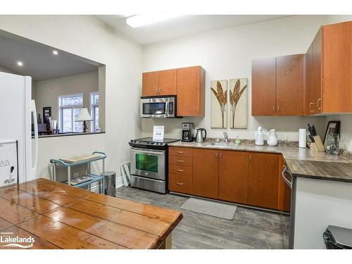 402-391B Manitoba Street, Bracebridge, ON - Indoor Photo Showing Kitchen