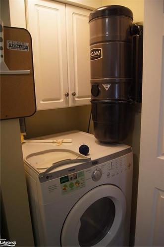 301-24 Dairy Lane, Huntsville, ON - Indoor Photo Showing Laundry Room