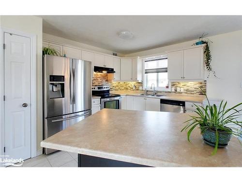 7 St Andrews Drive, Meaford, ON - Indoor Photo Showing Kitchen With Stainless Steel Kitchen