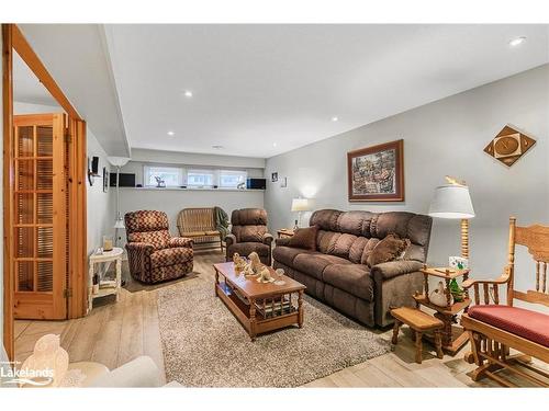 365 Cedar Street, Midland, ON - Indoor Photo Showing Living Room