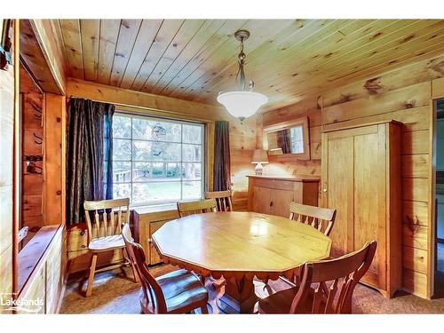 8819 9 County Road, Creemore, ON - Indoor Photo Showing Dining Room