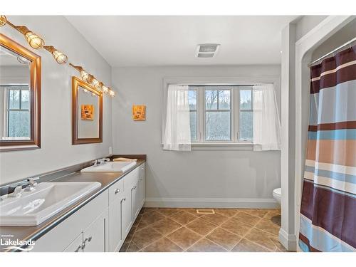 177 Osprey Heights Road, Grey Highlands, ON - Indoor Photo Showing Bathroom