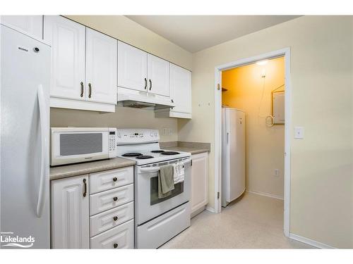 104-333 Lafontaine Road W, Tiny, ON - Indoor Photo Showing Kitchen