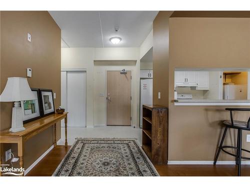 104-333 Lafontaine Road W, Tiny, ON - Indoor Photo Showing Kitchen