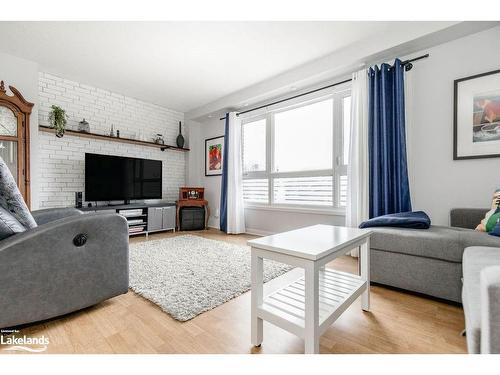 479 Ontario Street, Collingwood, ON - Indoor Photo Showing Living Room