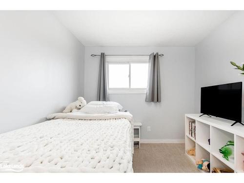 479 Ontario Street, Collingwood, ON - Indoor Photo Showing Bedroom