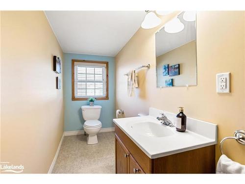2592 Haliburton Lake Road, Haliburton, ON - Indoor Photo Showing Bathroom