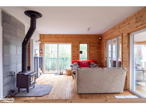 26 Jardin Lane, Maynooth, ON - Indoor Photo Showing Living Room