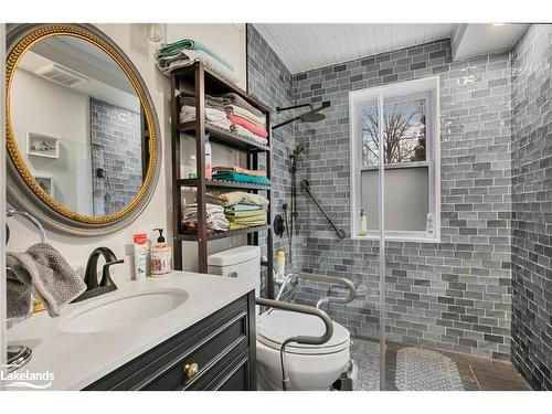 1634 Newton Street, Tay, ON - Indoor Photo Showing Bathroom