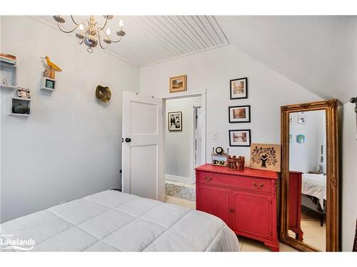 1634 Newton Street, Tay, ON - Indoor Photo Showing Bedroom