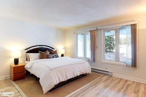 112-110 Fairway Court, The Blue Mountains, ON - Indoor Photo Showing Bedroom