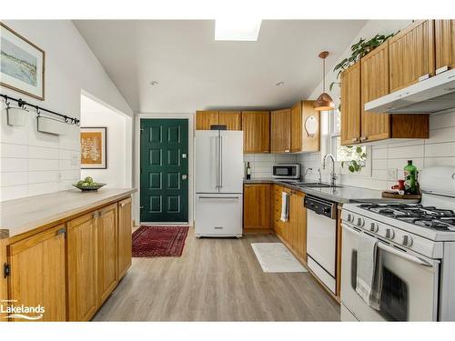 68 Second Street, Tiny, ON - Indoor Photo Showing Kitchen