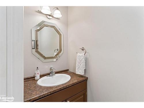 290 3Rd St A W, Owen Sound, ON - Indoor Photo Showing Bathroom