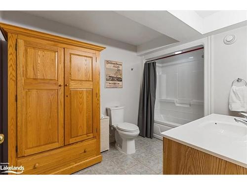 290 3Rd St A W, Owen Sound, ON - Indoor Photo Showing Bathroom