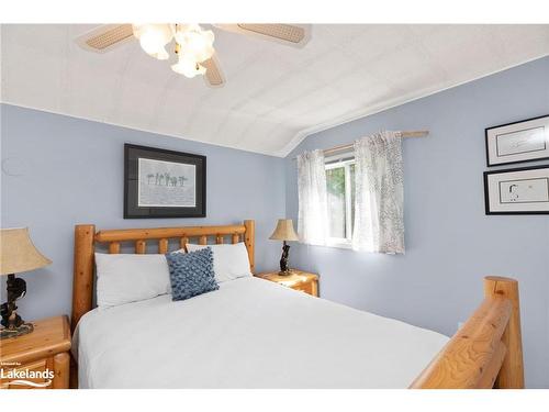 34 Lake Forest Drive, Mcdougall, ON - Indoor Photo Showing Bedroom