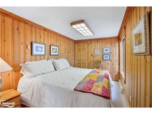 33 Wendake Road, Tiny, ON - Indoor Photo Showing Bedroom
