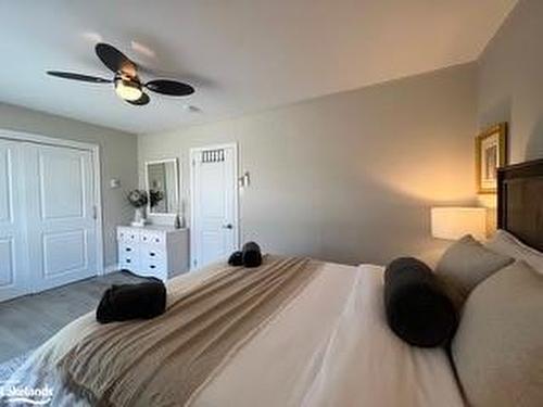 184 Dunkerron Avenue, Wasaga Beach, ON - Indoor Photo Showing Bedroom