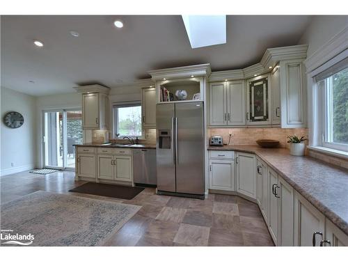 17 Silver Creek Drive, Collingwood, ON - Indoor Photo Showing Kitchen