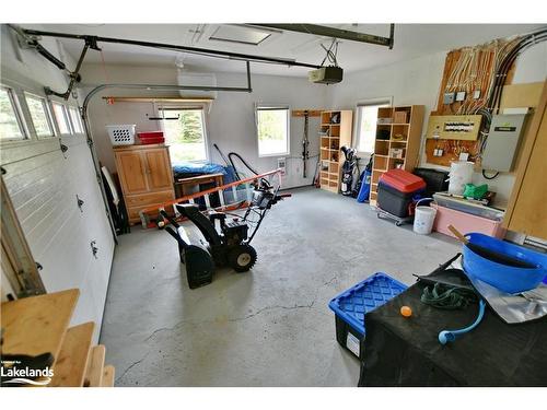17 Silver Creek Drive, Collingwood, ON - Indoor Photo Showing Garage