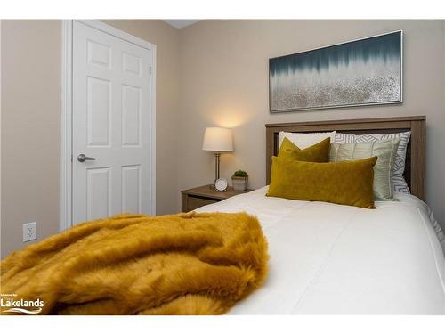 39 North Maple Street, Collingwood, ON - Indoor Photo Showing Bedroom