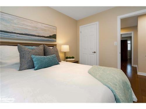 39 North Maple Street, Collingwood, ON - Indoor Photo Showing Bedroom