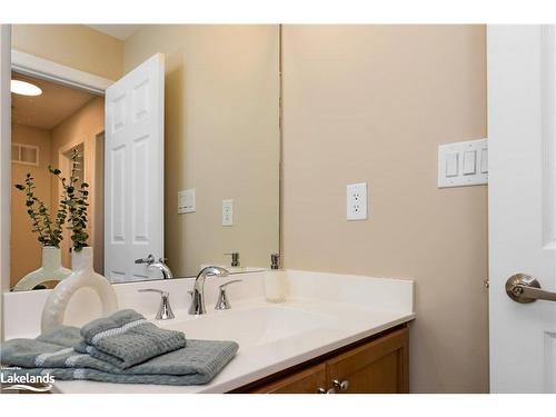 39 North Maple Street, Collingwood, ON - Indoor Photo Showing Bathroom