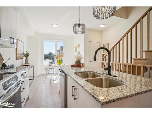 60 Winters Crescent, Collingwood, ON - Indoor Photo Showing Kitchen With Double Sink With Upgraded Kitchen