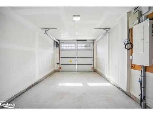 60 Winters Crescent, Collingwood, ON - Indoor Photo Showing Garage