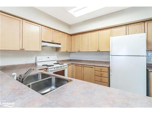 205-16 Raglan Street, Collingwood, ON - Indoor Photo Showing Kitchen With Double Sink