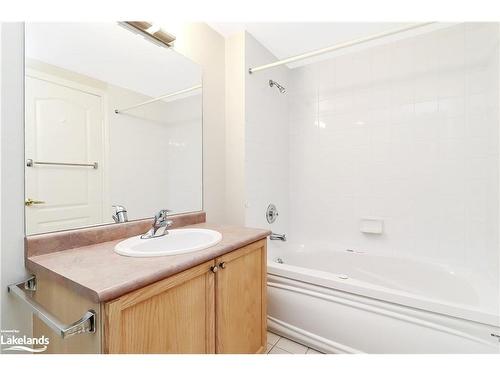 205-16 Raglan Street, Collingwood, ON - Indoor Photo Showing Bathroom