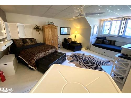 307-12 Bigwin Island, Baysville, ON - Indoor Photo Showing Bedroom