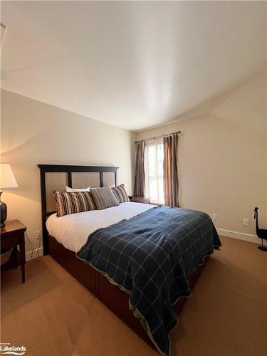 11-301 Emerald Hills Court, Mactier, ON - Indoor Photo Showing Bedroom