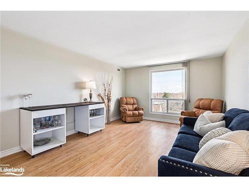610-172 Eighth Street, Collingwood, ON - Indoor Photo Showing Living Room