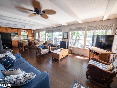 14 Is 130 Severn River, Georgian Bay, ON - Indoor Photo Showing Living Room