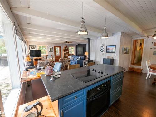 14 Is 130 Severn River, Georgian Bay, ON - Indoor Photo Showing Kitchen