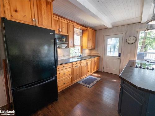 14 Is 130 Severn River, Georgian Bay, ON - Indoor Photo Showing Kitchen