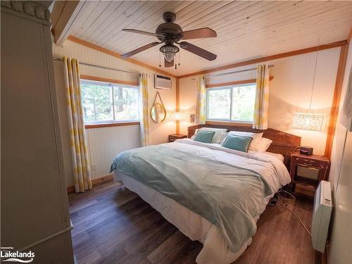 14 Is 130 Severn River, Georgian Bay, ON - Indoor Photo Showing Bedroom