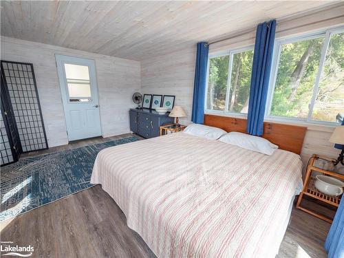 14 Is 130 Severn River, Georgian Bay, ON - Indoor Photo Showing Bedroom