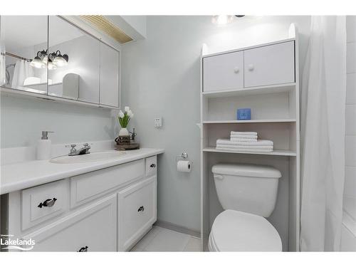 1751 Cedar Lane, Bracebridge, ON - Indoor Photo Showing Bathroom