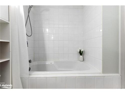 1751 Cedar Lane, Bracebridge, ON - Indoor Photo Showing Bathroom