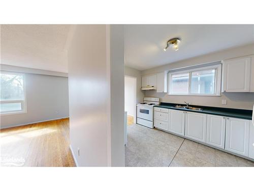 11 Lonsdale Place, Barrie, ON - Indoor Photo Showing Kitchen With Double Sink