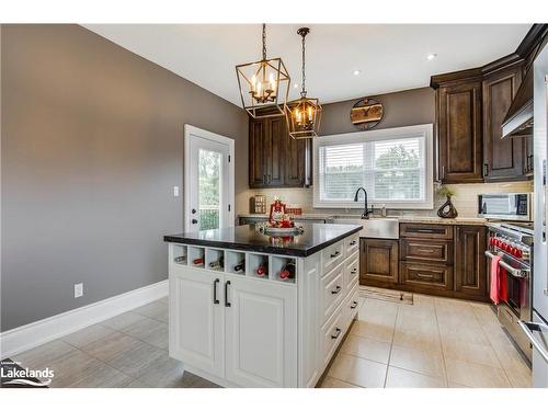 147 Rue Eric, Lafontaine, ON - Indoor Photo Showing Kitchen With Upgraded Kitchen