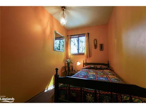1021 Obelisk Trail, Minden, ON - Indoor Photo Showing Bedroom
