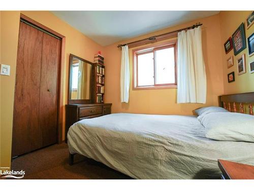 1021 Obelisk Trail, Minden, ON - Indoor Photo Showing Bedroom